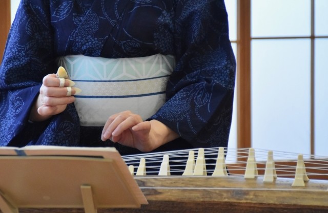 The relationship between the koto and the dragon, a legendary Chinese animal