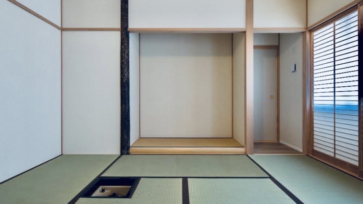 Setting up a Tatami room for traditional Japanese instrumental performance overseas