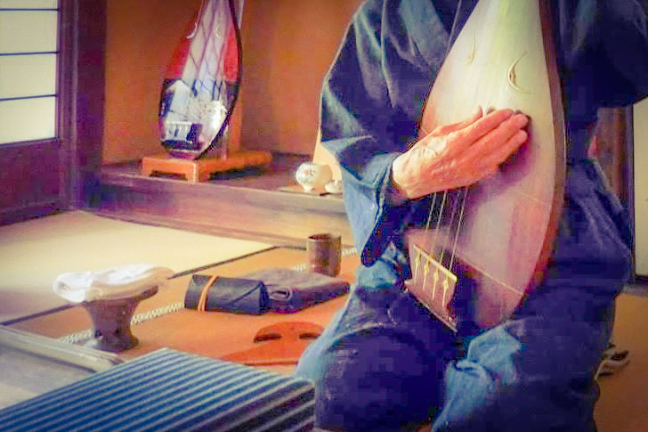 The biwa, an instrument that feels the connection between Japanese instruments and instruments from around the world