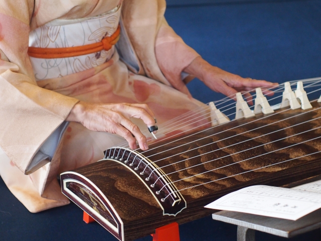 Why does the Koto (Sou no Koto) have 13 strings? The reason for this is anecdotally preserved in China.