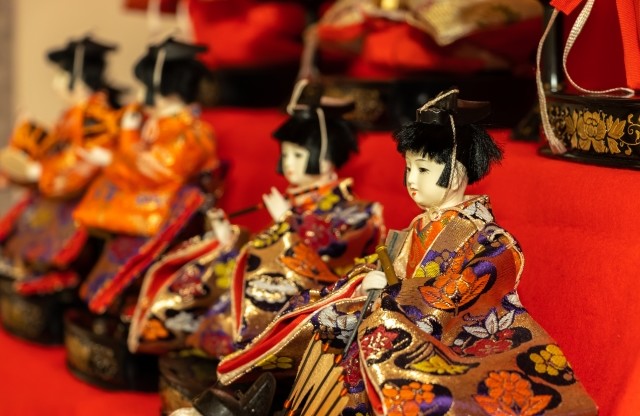 Concertmasters and Concert Mistresses in the world of Gagaku：”Kakko” and “San-no-tsuzumi”